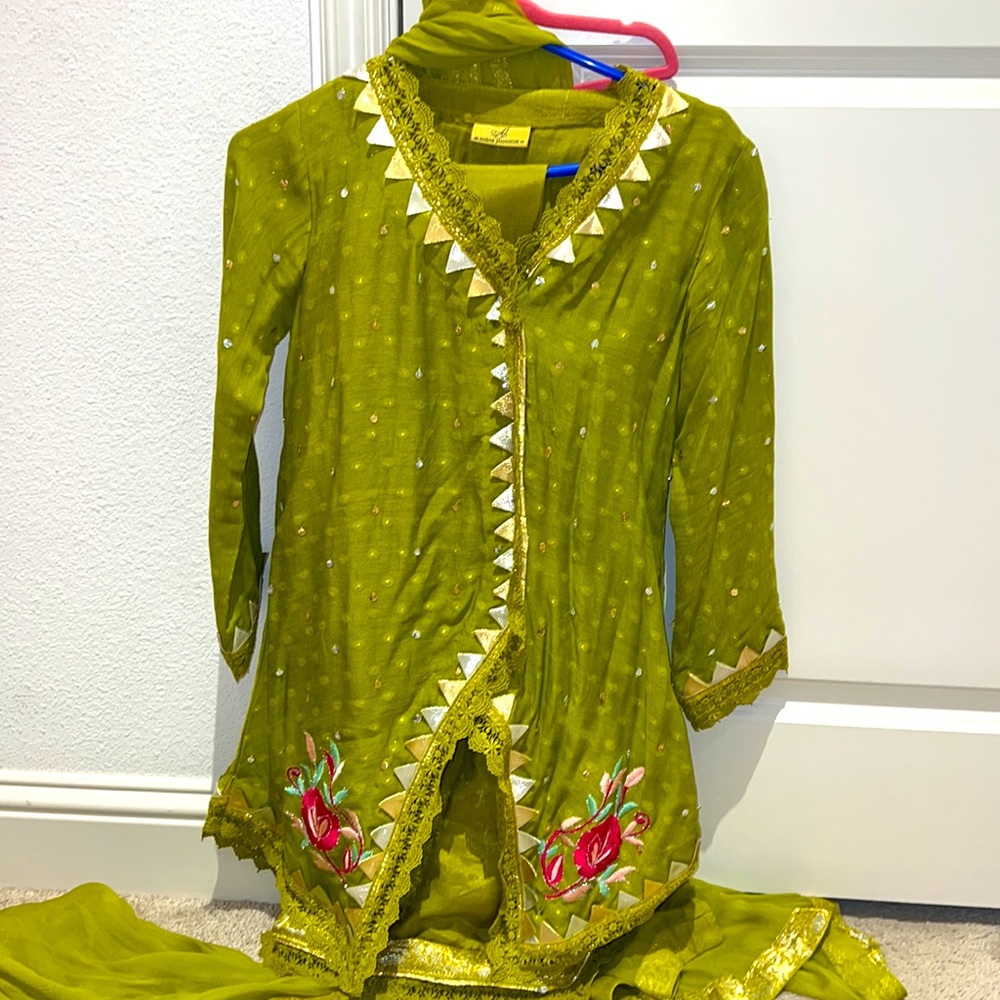 Lime green Ansab Jahangir 3 piece size small Pakistani eid outfit.